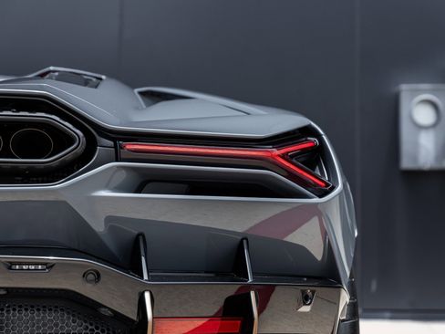 Used 2024 Lamborghini Revuelto image 13