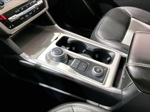 Used 2022 Ford Explorer XLT w/ XLT Sport Appearance Package image 18