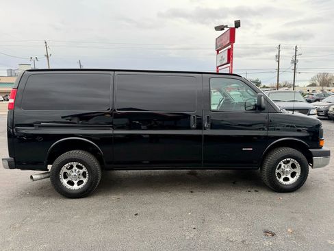 Used 2017 Chevrolet Express 2500 image 12