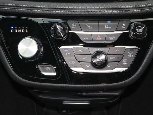 New 2026 Chrysler Pacifica Select image 25