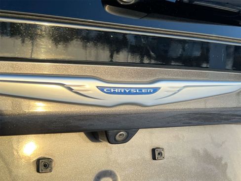 Used 2018 Chrysler Pacifica Limited w/ Tire & Wheel Group image 12