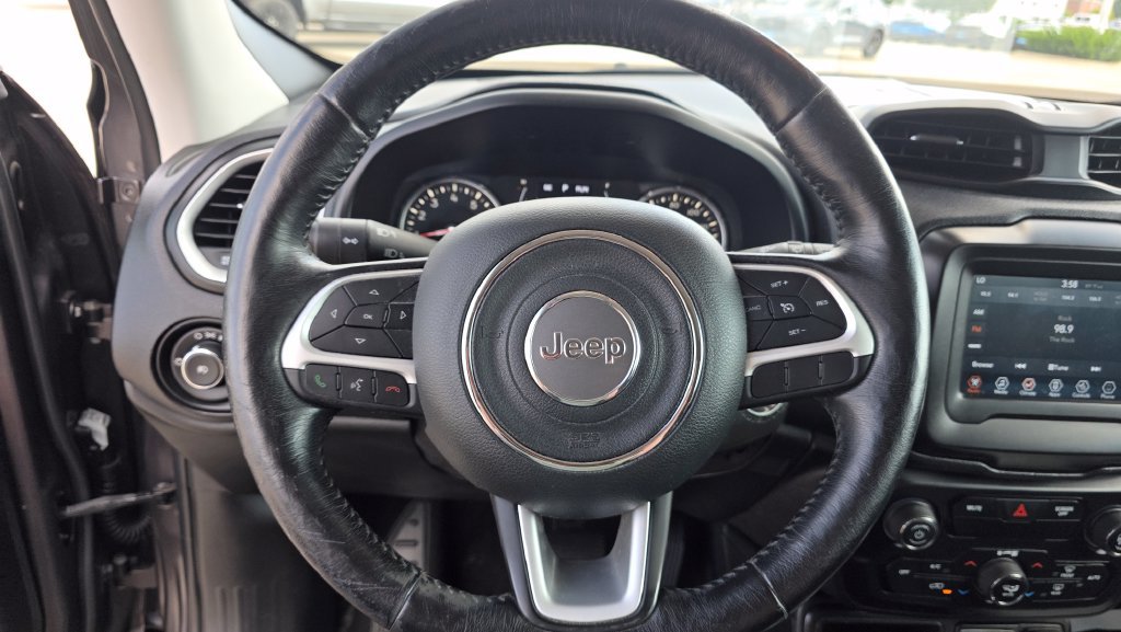 Used 2020 Jeep Renegade Latitude w/ Cold Weather Group FWD image 14