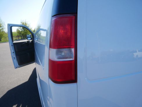 Used 2017 Chevrolet Express 2500 RWD image 13