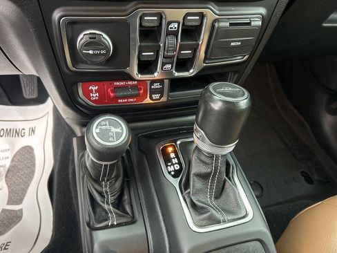 Used 2022 Jeep Gladiator Rubicon w/ Cold Weather Group image 11