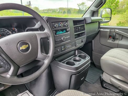 Used 2025 Chevrolet Express 3500 LT w/ LT Preferred Equipment Group RWD image 19