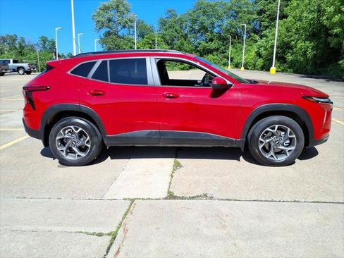 Used 2026 Chevrolet Trax LT w/ LT Convenience Package FWD image 6