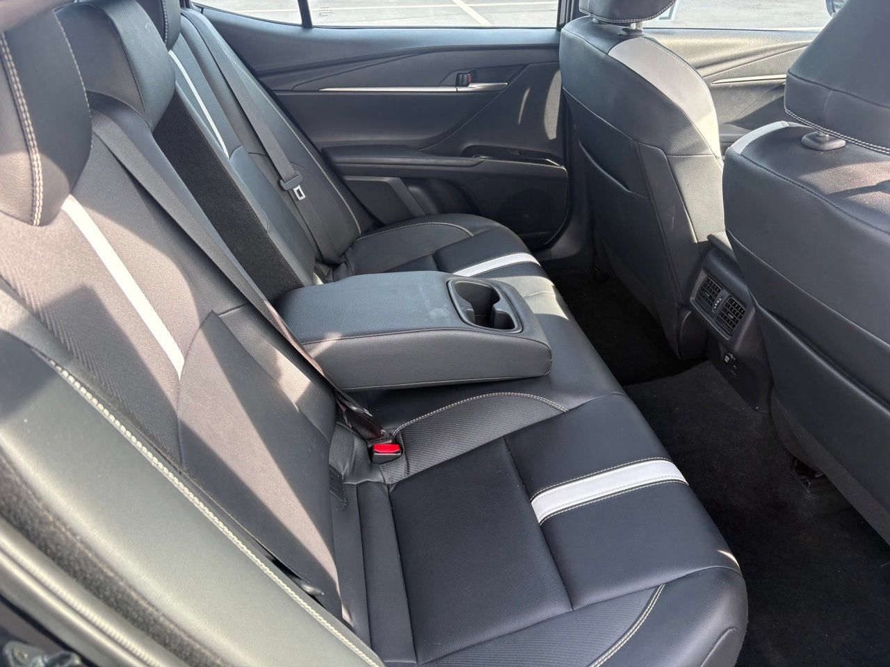 Used 2025 Toyota Camry SE w/ Convenience Package FWD image 9
