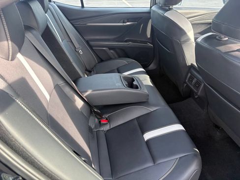 Used 2025 Toyota Camry SE w/ Convenience Package FWD image 9