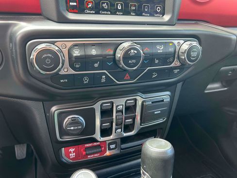 Used 2020 Jeep Wrangler Unlimited Rubicon w/ Dual Top Group AWD/4WD image 12