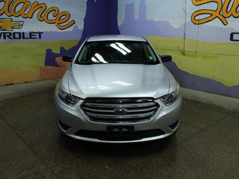 Used 2017 Ford Taurus SE image 3