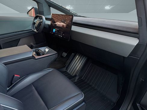 Used 2024 Tesla Cybertruck Cyberbeast image 21