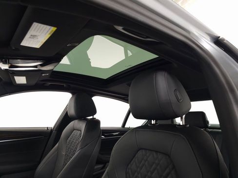 Used 2023 BMW 530e xDrive w/ Premium Package image 20