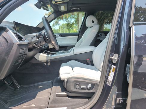 Used 2025 BMW X5 xDrive40i w/ M Sport Package AWD/4WD image 16