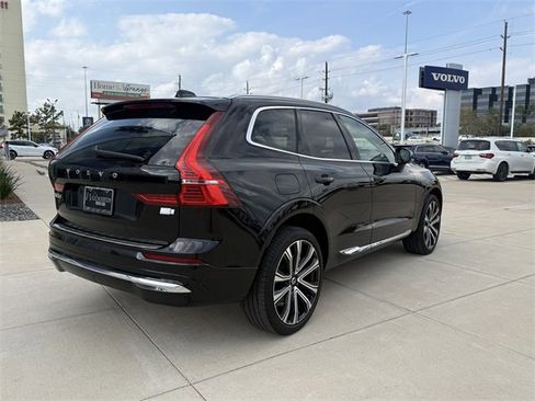 Certified 2023 Volvo XC60 T8 Ultimate w/ Climate Package image 7