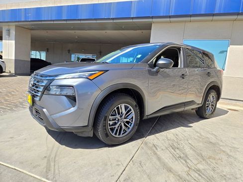 Used 2024 Nissan Rogue S AWD/4WD image 2