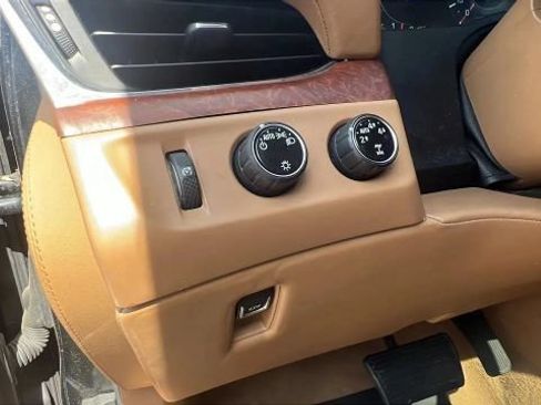 Used 2016 Cadillac Escalade Platinum AWD/4WD image 24