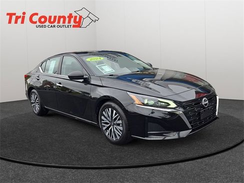 Used 2024 Nissan Altima 2.5 SV image 1