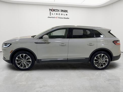 Used 2022 Lincoln Nautilus Reserve FWD image 6