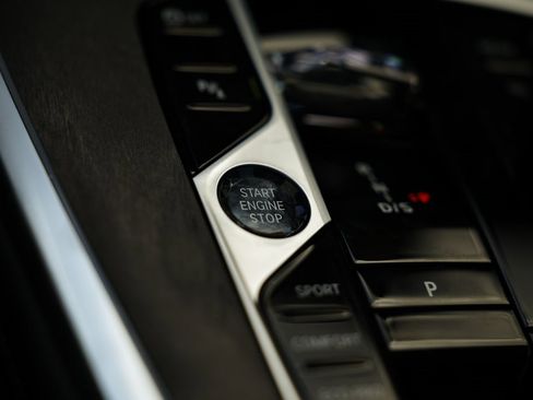 New 2026 BMW X7 xDrive40i w/ Premium Package image 40