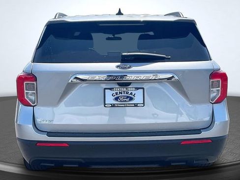 Certified 2024 Ford Explorer XLT RWD image 4
