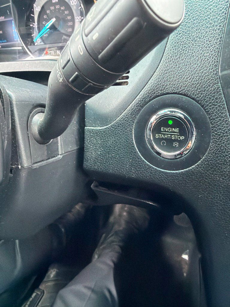 Used 2016 Ford Explorer XLT w/ Equipment Group 202A AWD/4WD image 22