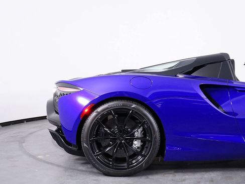 New 2025 McLaren Artura image 24