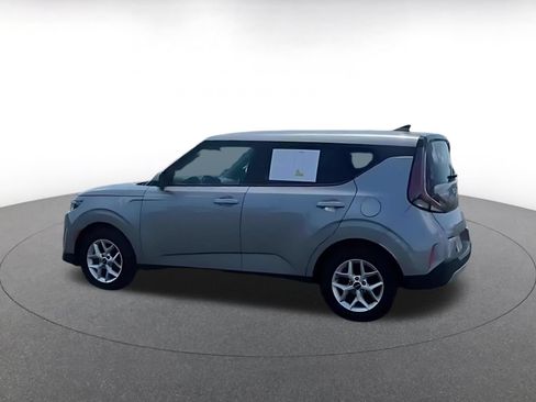 Used 2025 Kia Soul LX w/ LX Technology Package FWD image 10