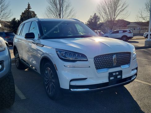 Used 2023 Lincoln Aviator Reserve w/ Equipment Group 201A image 3