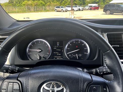 Used 2016 Toyota Highlander Limited FWD image 26
