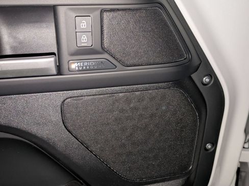 New 2026 Land Rover Defender 110 X-Dynamic SE AWD/4WD image 13