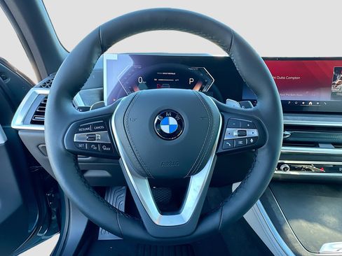 New 2026 BMW X5 sDrive40i image 8