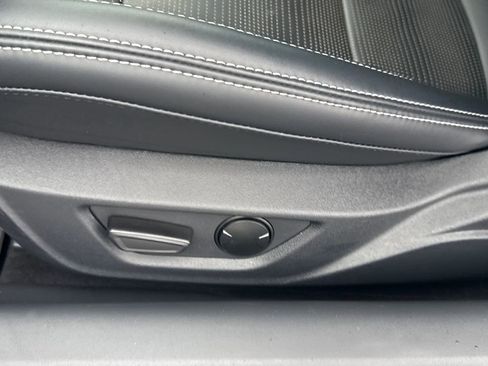 Used 2025 Ford Mustang Premium image 18