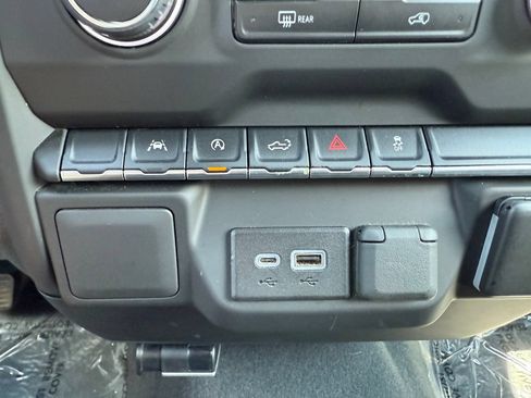Used 2023 Chevrolet Silverado 1500 Custom AWD/4WD image 25
