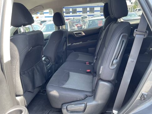 Used 2019 Nissan Pathfinder S AWD/4WD image 17