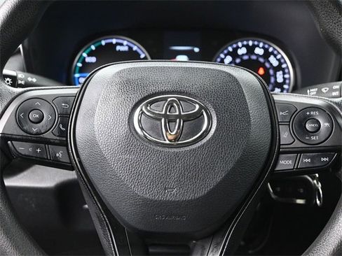 Used 2022 Toyota RAV4 LE image 9