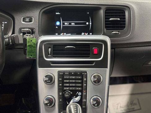 Used 2017 Volvo S60 T5 Dynamic image 23