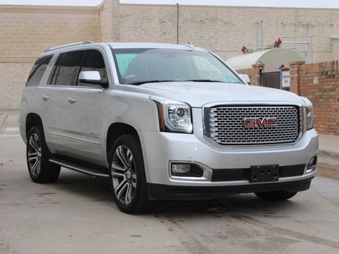 Used 2017 GMC Yukon Denali w/ Open Road Package image 2