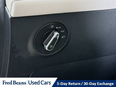 Used 2025 Volkswagen Taos SE AWD/4WD image 14