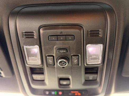 Used 2024 GMC Yukon XL Denali image 21