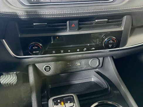 Certified 2023 Nissan Rogue SV FWD image 13