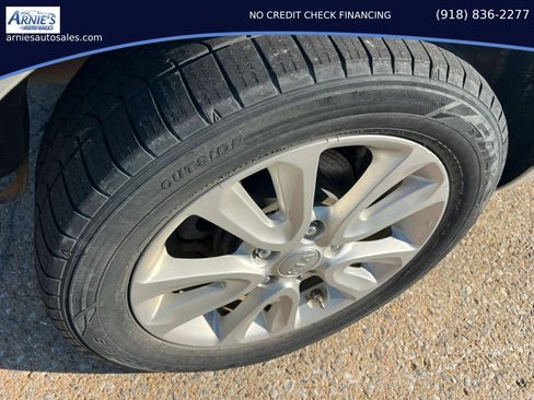 Used 2013 Kia Soul + FWD image 6