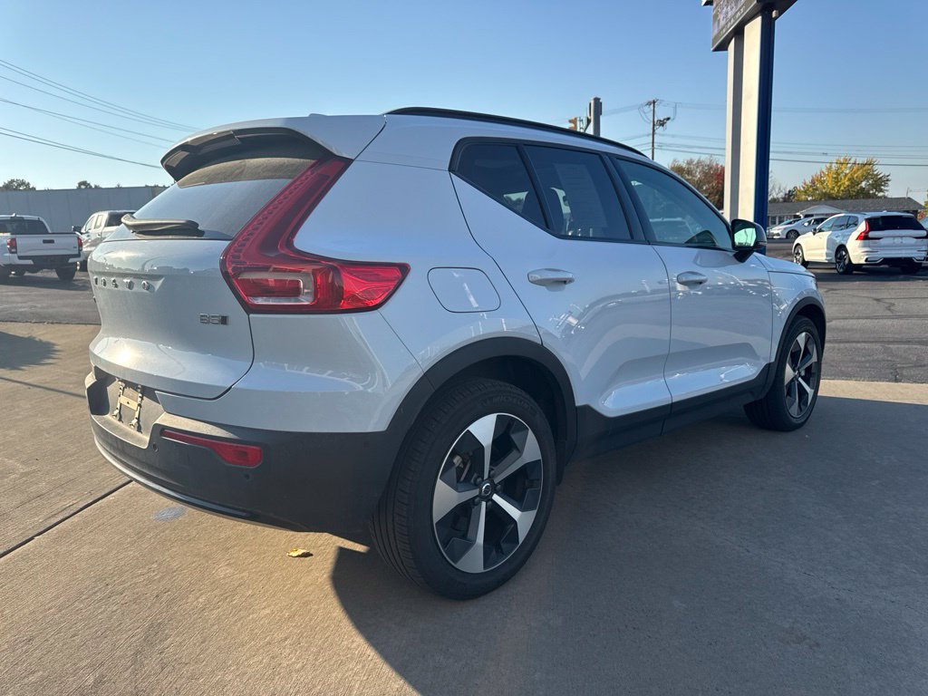 Used 2026 Volvo XC40 B5 Plus AWD/4WD image 5