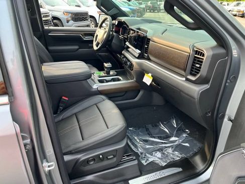 Used 2025 Chevrolet Silverado 1500 High Country w/ High Country Premium Package AWD/4WD image 26