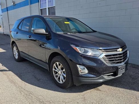 Used 2020 Chevrolet Equinox LS w/ LS Convenience Package AWD/4WD image 3