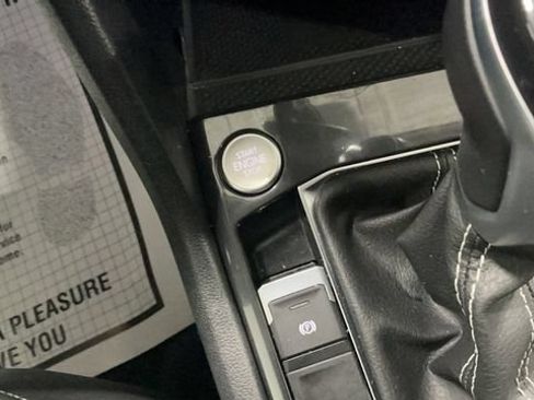 Certified 2024 Volkswagen Tiguan SE AWD/4WD image 19