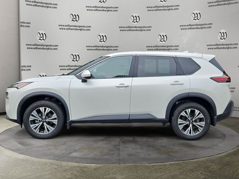 Used 2023 Nissan Rogue SV FWD image 2