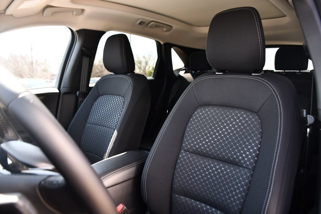 Used 2025 Ford Escape Active w/ Tech Pack #1 AWD/4WD image 12