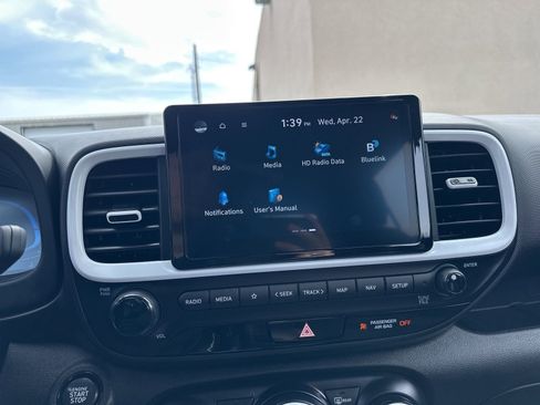 Used 2023 Hyundai Venue Limited FWD image 43