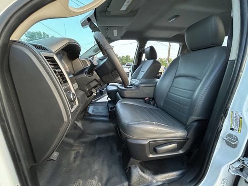 Used 2018 RAM 3500 Tradesman w/ Chrome Appearance Group RWD image 17