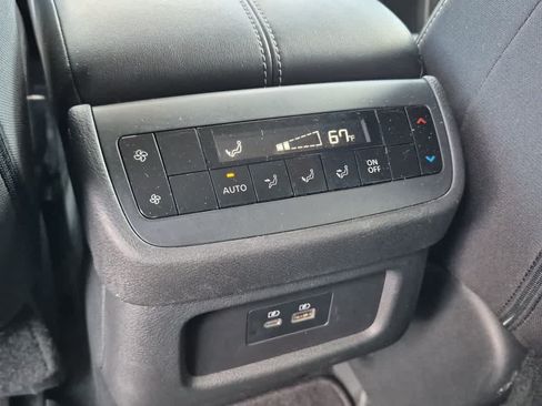 Used 2023 Nissan Pathfinder SV AWD/4WD image 9
